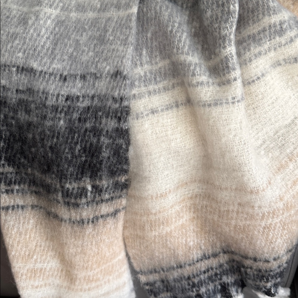 Old Navy Soft Gray and Cream Scarf - Picture 3 of 4